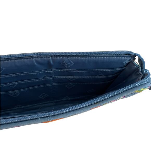 Vera Bradley Wristlet in Painted Medallions pattern Preowned Great condition - Picture 3 of 4